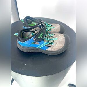 Oshkosh boys sandals,‎ size 10